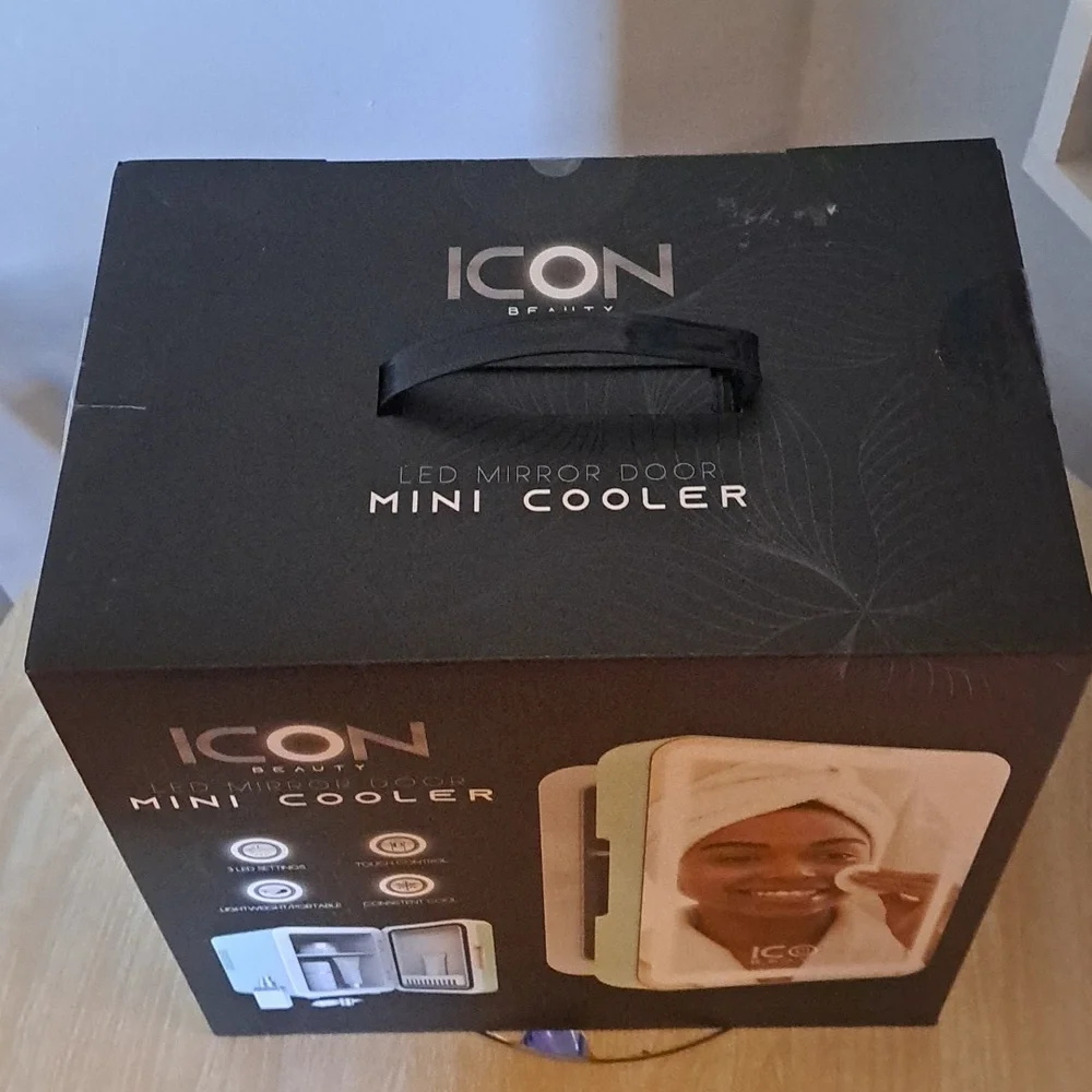 ICON mini skincare cooler